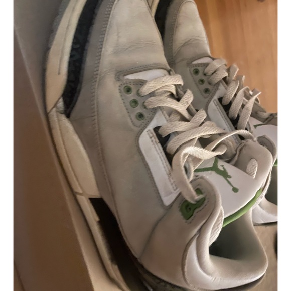 Jordan’s lime and gray 8.5 - Picture 3 of 4